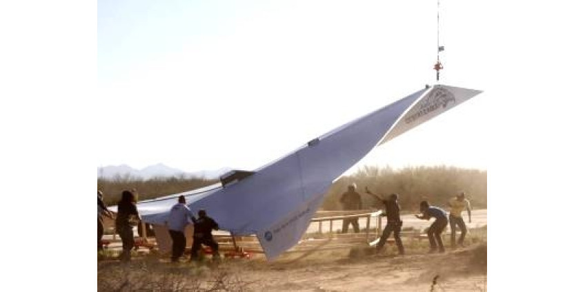 В Аризоне запустили гигантский самолетик