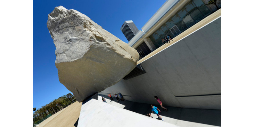 В Лос-Анджелесе появилась «левитирующая масса»