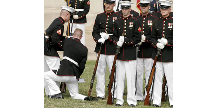 Военные с нетрадиционной ориентацией придут на парад в форме