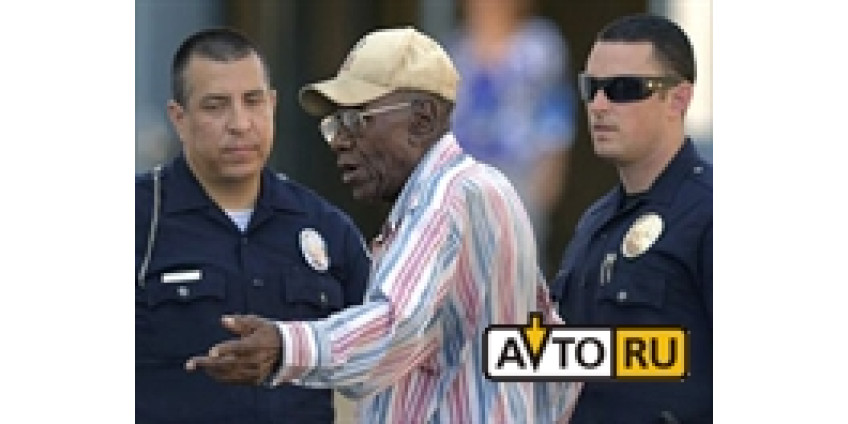 100-летний автолюбитель сбил школьников