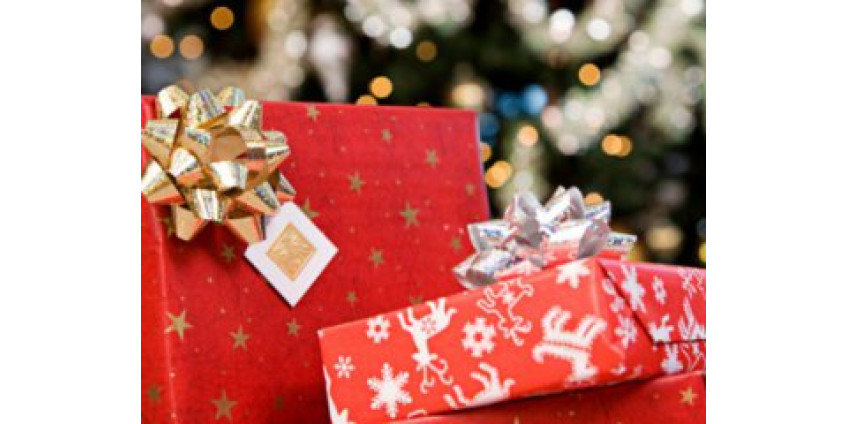 Жители Лос-Анджелеса обменивают оружие на подарки