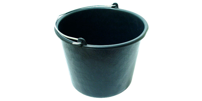 На автомагазин упало ведро из самолета