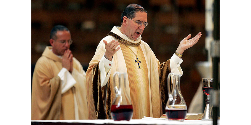 Кардинала Лос-Анджелеса отстранили от обязанностей