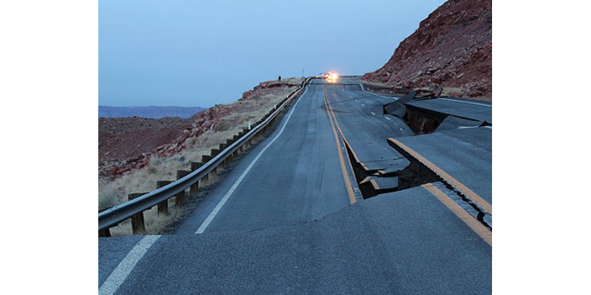 В Аризоне рухнул участок асфальтового шоссе