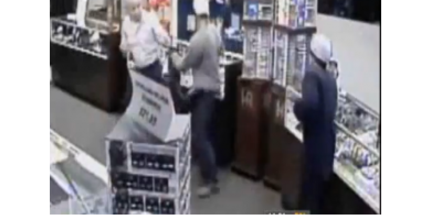 Безоружный пенсионер дал отпор грабителям