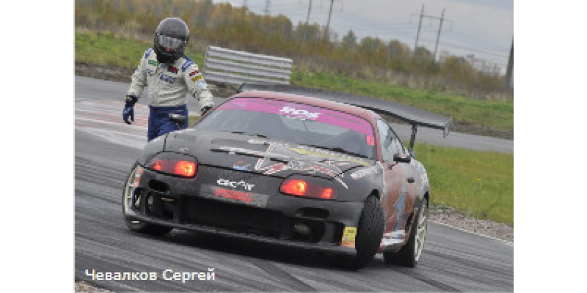 Калифорнийский гонщик сбил двух зрителей