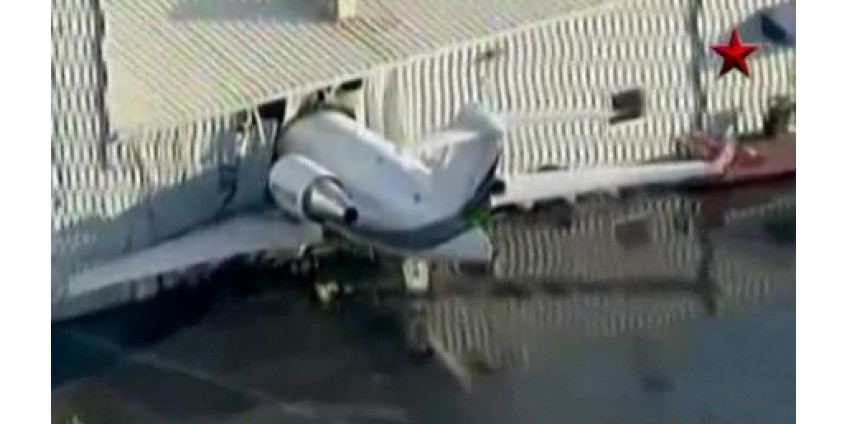 Авария в аэропорту Чино: самолет протаранил ангар