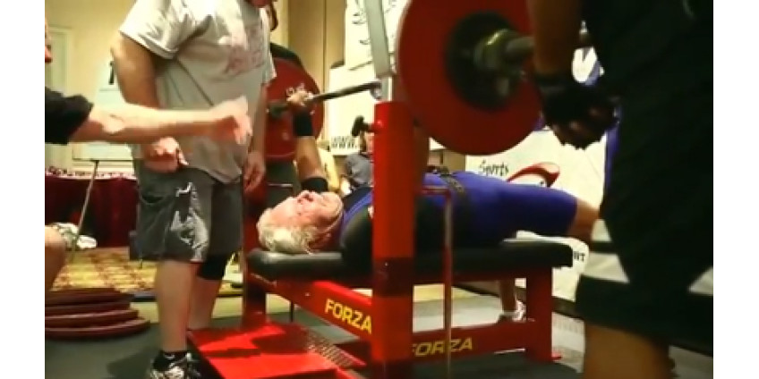 Пожилой мужчина из Аризоны побил мировой рекорд по пауэрфлитингу