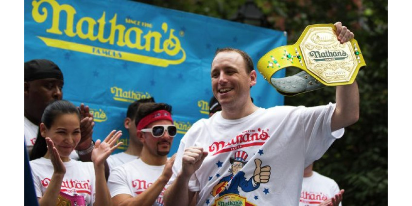 Побит мировой рекорд по поеданию хот-догов