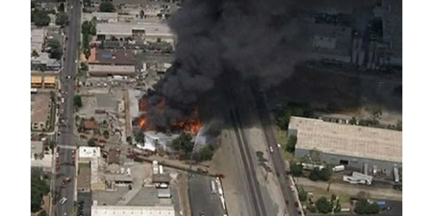 Под Лос-Анджелесом горит здание