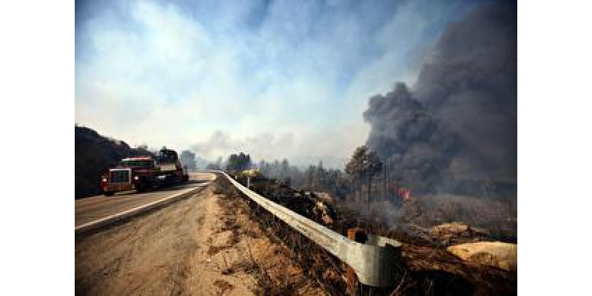Из-за пожара жители Калифорнии вынуждены покинуть свои дома
