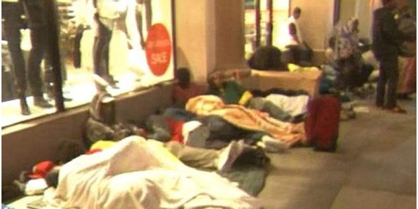 Полиция арестовывает дерущихся за новый iPhone