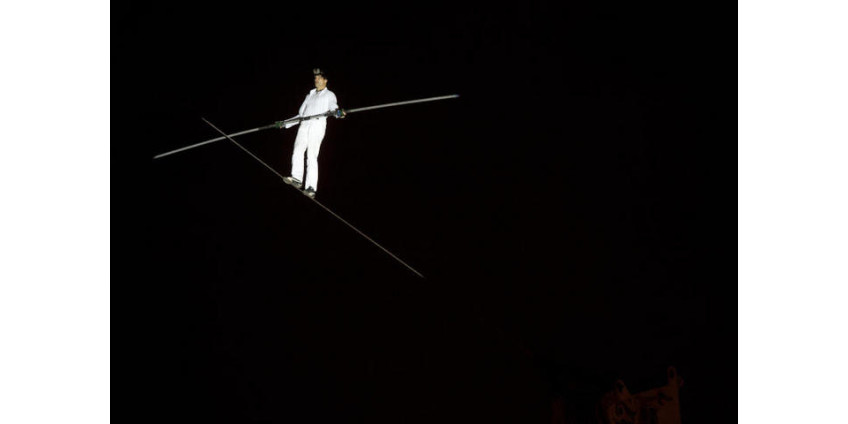 Установлен мировой рекорд по хождению по слабо натянутой стропе