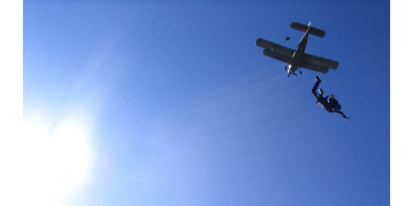 100-летний юбилей пенсионер отметил прыжком с парашютом