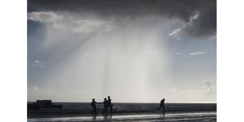 Падение беспилотника на крейсер ВМС: два человека получили ранения