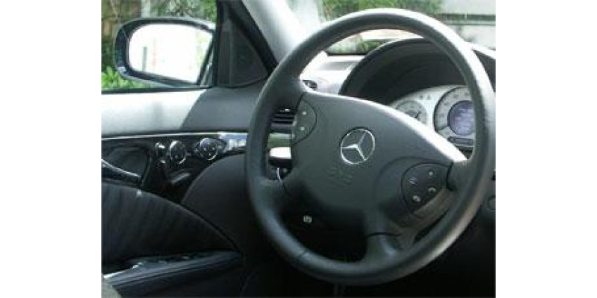 Авария на автостоянке вызвала панику