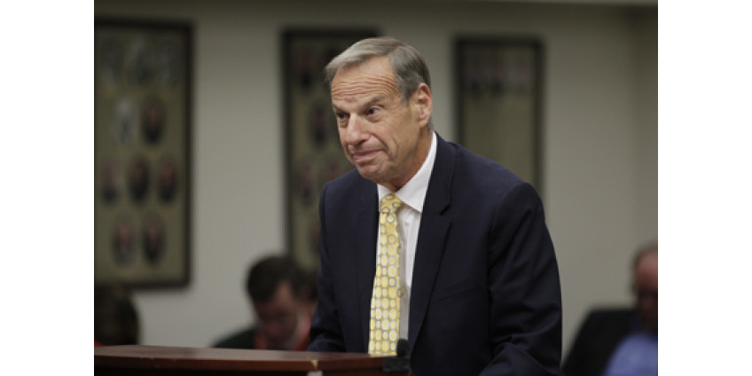 Экс-мэра Сан-Диего держат под домашним арестом