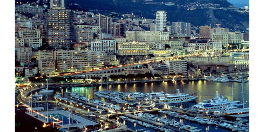 В Калифорнии прошел парад рождественских лодок