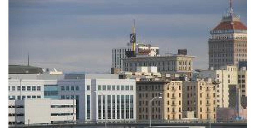 На жилой квартал во Фресно упал легкомоторный самолет