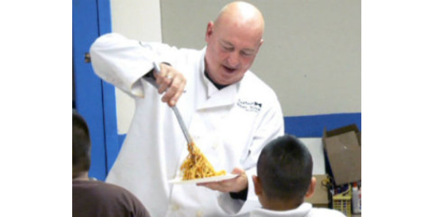 Калифорнийский повар надеется распространить свою благотворительную программу по всему миру