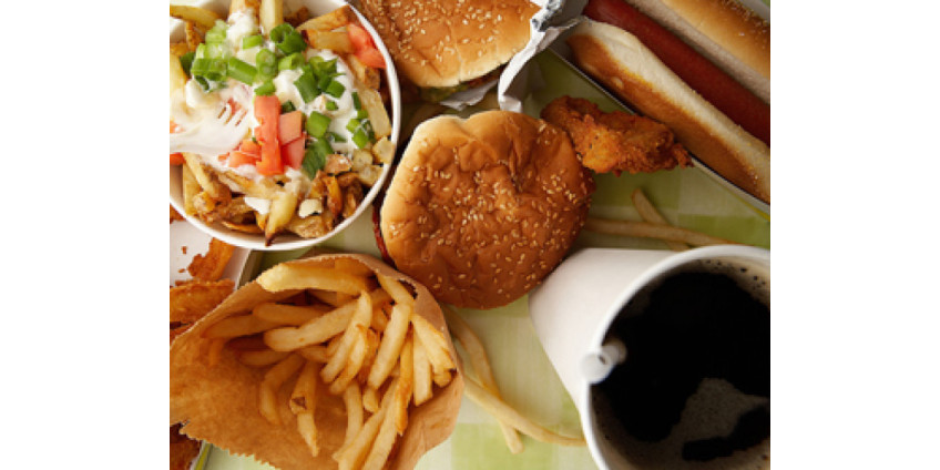 Большинство калифорнийских малышей минимум раз в неделю едят фаст-фуд