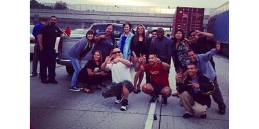 Попытка суицида дала повод для группового селфи