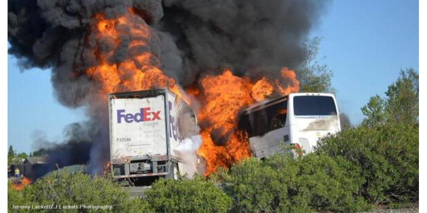 В результате ДТП в Калифорнии погибли 10 человек