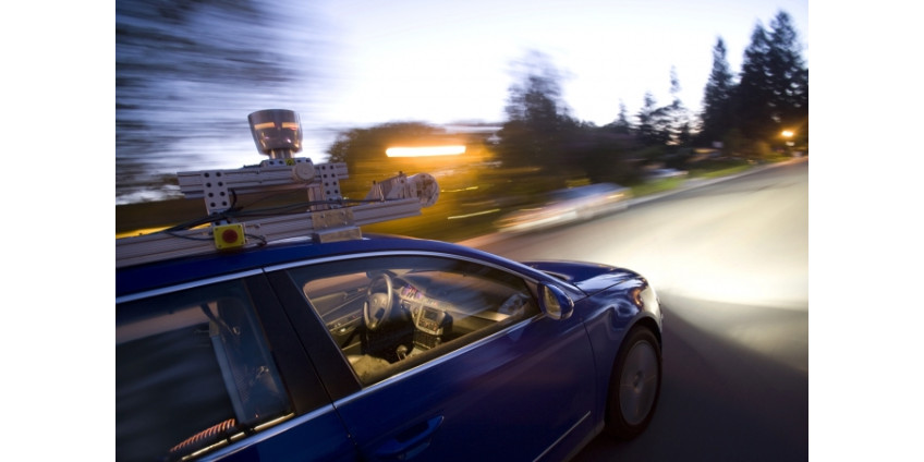 В Калифорнии планируют выдавать права на управление беспилотными автомобилями