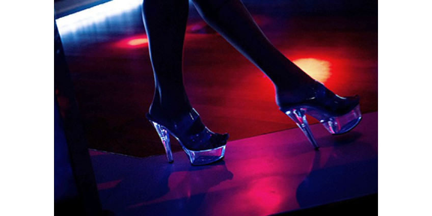 Американка будет судиться со стрип-клубом