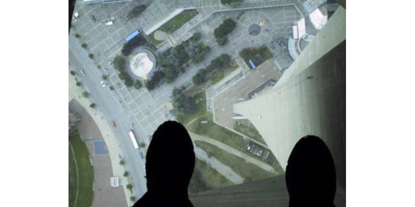 В Сан-Диего на высоте 67 метров в лифте застряли 48 человек