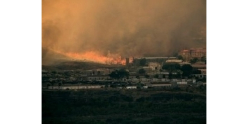 Неподалеку от Сан-Диего гасят пожар