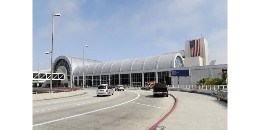Из-за угрозы взрыва был эвакуирован аэропорт Лос-Анджелеса