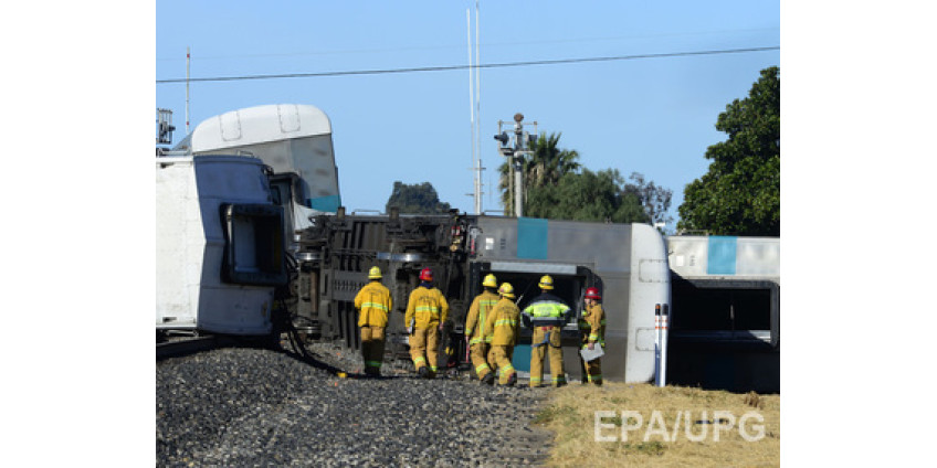 Столкновение поезда и грузовика под Лос-Анджелесом: более 50 пострадавших
