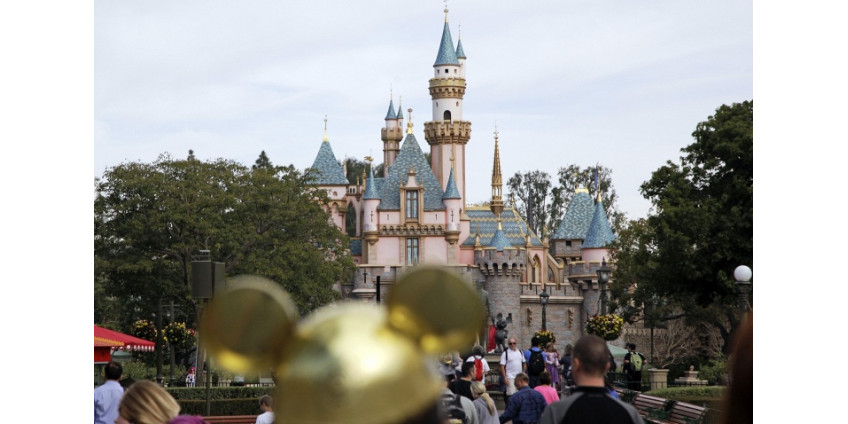 В Диснейленде открылись юбилейные празднования