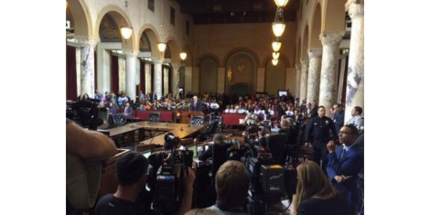 Минимальная зарплата поднимется до $15 в час