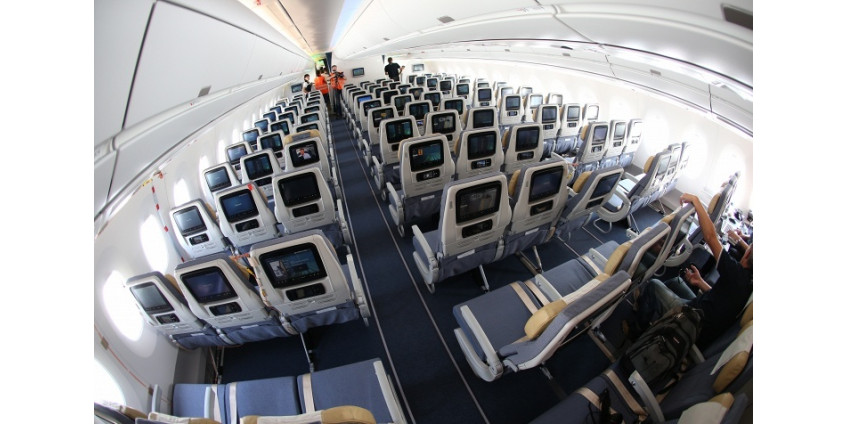 12 пассажиров, прибывших рейсом с Фиджи, госпитализировали