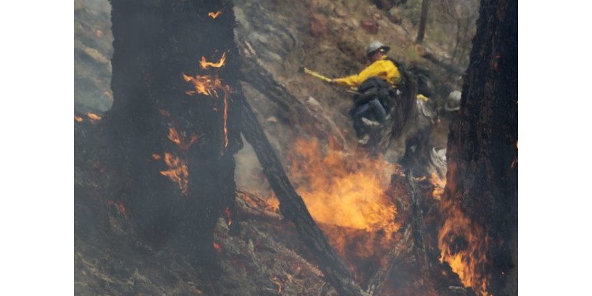 Около тысячи человек эвакуированы из-за угрозы пожаров