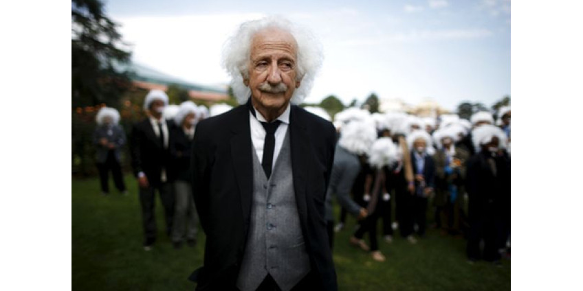 В Лос-Анджелесе появились сотни Эйнштейнов