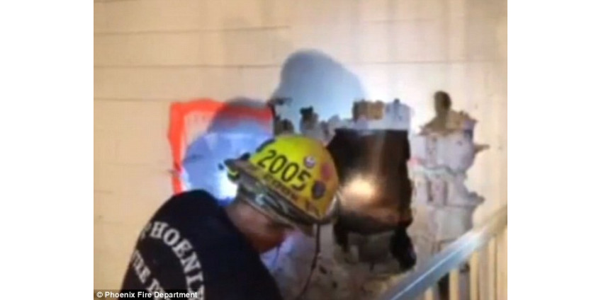 Жителm Финикса хотел разыграть друзей и застрял в дымоходе