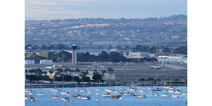 В Сан-Диего мужчина устроил переполох на взлетно-посадочной полосе