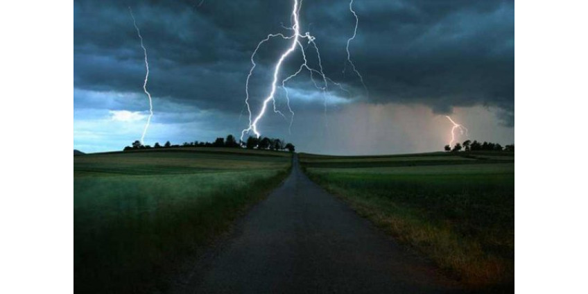 Влюбленные выжили после удара молнии