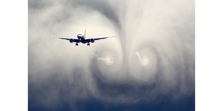 Самолет вернулся в аэропорт Лос-Анджелеса