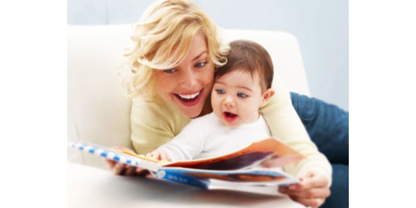 Специалисты доказали, что книги лучше развивающих игрушек