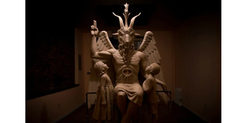 В Финиксе сатанисты будут открывать молитвой заседания горсовета
