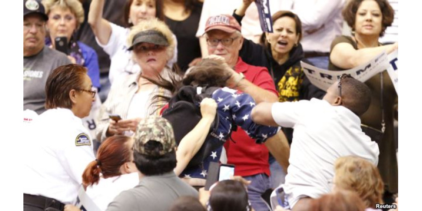 Сторонники и противники Трампа столкнулись в Аризоне
