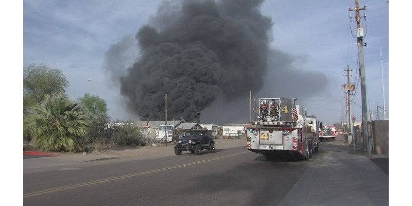 В Финиксе возник крупный пожар на заводе