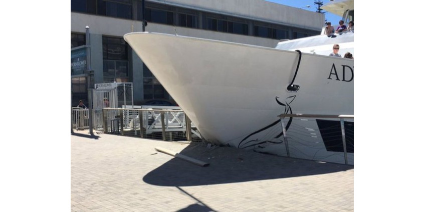 Круизный лайнер в Сан-Диего протаранил причал