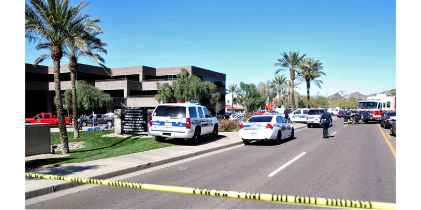 В Чандлере неизвестный ранил двух полицейских 