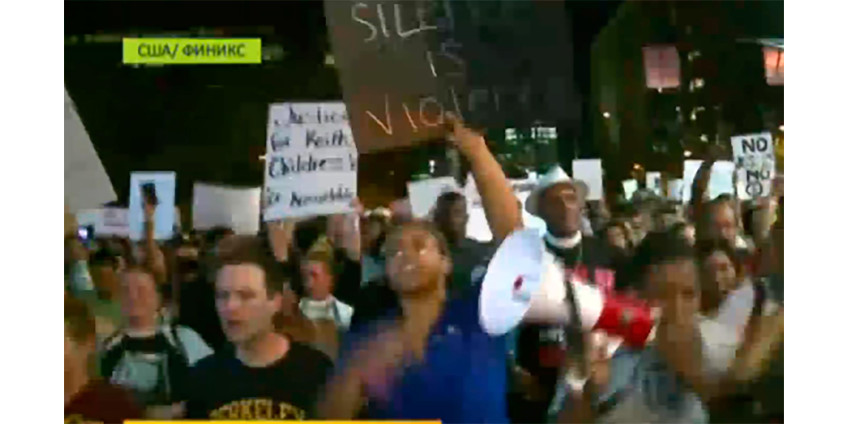 Демонстрантов в Финиксе разгоняют перцовым газом