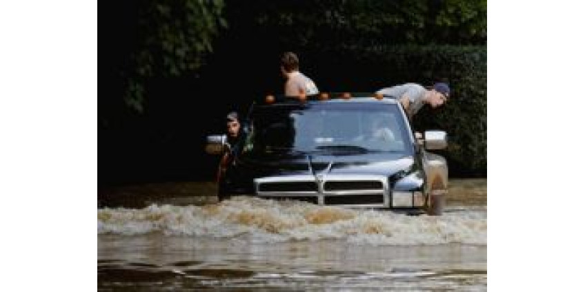 Наводнение в США унесло жизни как минимум 28 человек